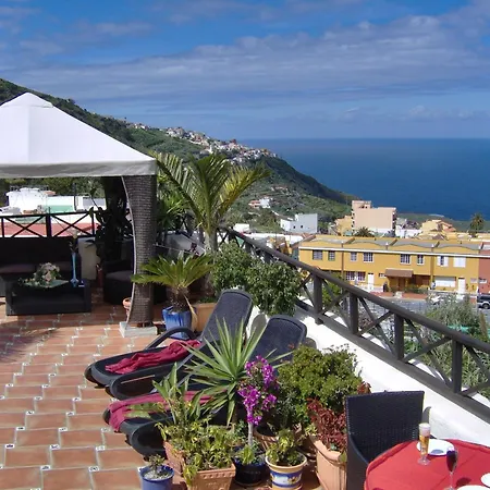 Mit Kleiner Innenhof-terrasse Im Mediterranen Stil