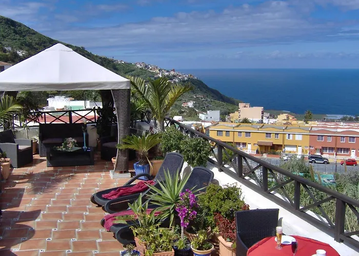 Mit Kleiner Innenhof-terrasse Im Mediterranen Stil