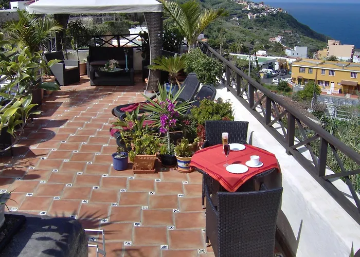 Mit Kleiner Innenhof-terrasse Im Mediterranen Stil