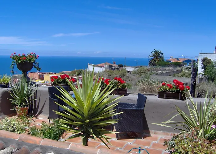 Mit Kleiner Innenhof-terrasse Im Mediterranen Stil