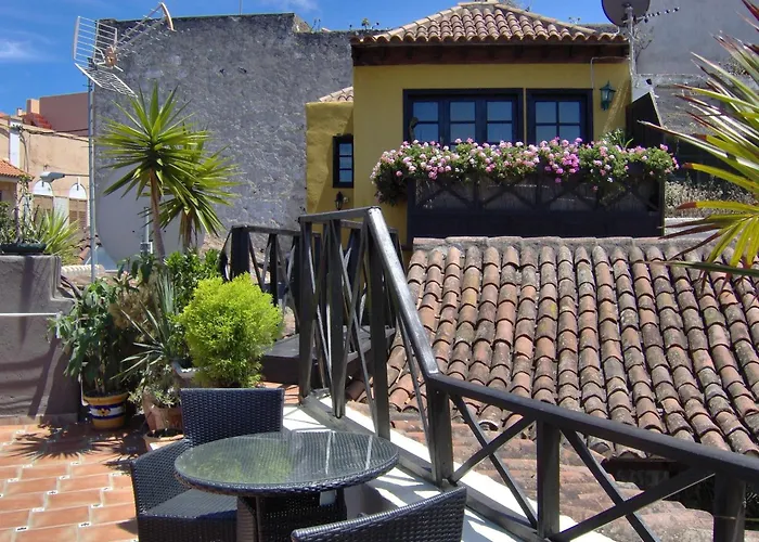Mit Kleiner Innenhof-terrasse Im Mediterranen Stil アパート *