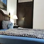 Mit Kleiner Innenhof-terrasse Im Mediterranen Stil Apartamento