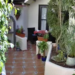 Mit Kleiner Innenhof-terrasse Im Mediterranen Stil *