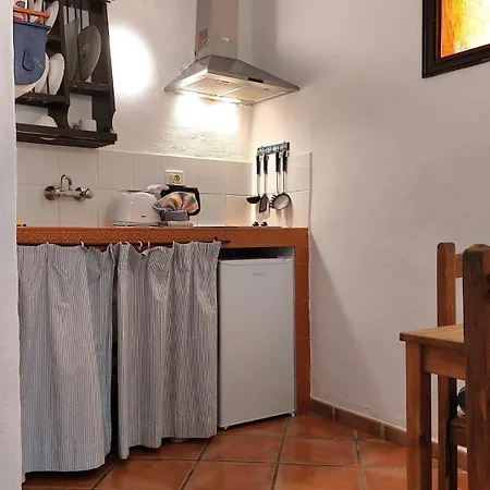 Lejlighed Mit Kleiner Innenhof-terrasse Im Mediterranen Stil *