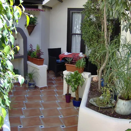 Mit Kleiner Innenhof-terrasse Im Mediterranen Stil *