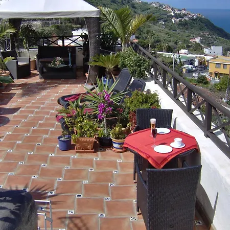 Mit Kleiner Innenhof-terrasse Im Mediterranen Stil