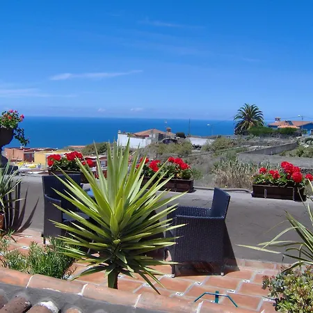 Mit Kleiner Innenhof-terrasse Im Mediterranen Stil